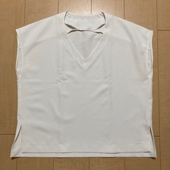 GU フレンチスリーブ Vネック ブラウス 白 Sの画像