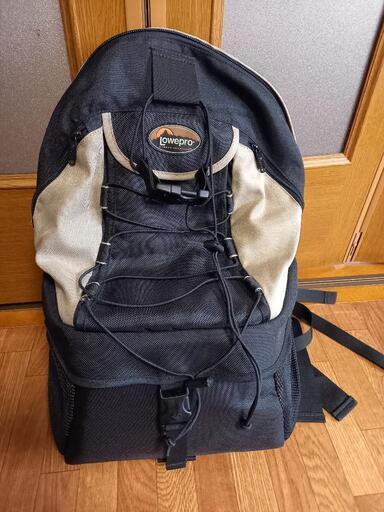 カメラ用リュック　Lowepro　黒、カーキ色