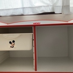ミッキ３段縦棚２つ&デスク兼横棚(引出し付)の画像