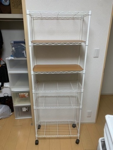 白のスチールラック
