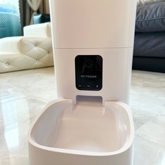 未使用の自動餌やり器(カメラ機能付き)