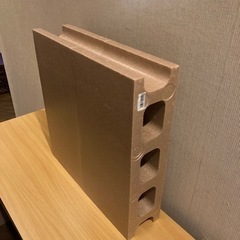 化粧合板と発泡スチロールブロックの画像