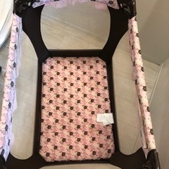 ベビーベッド、プレイペンの画像