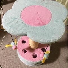 爪研ぎ付きキャットタワーの画像