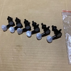 【お話中】ギター用ペグ　新品未使用品　6連　黒/白