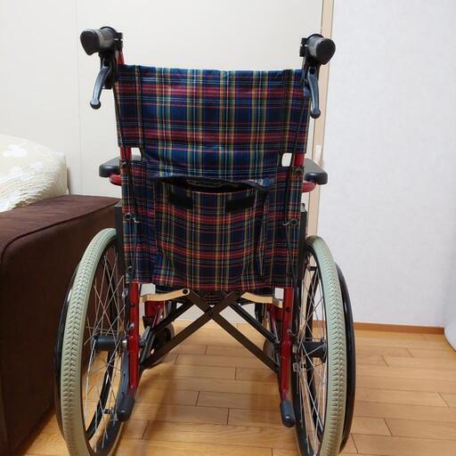 　　カドクラ　車イス