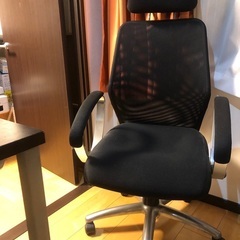 オフィスチェア　黒　回転式　メッシュ
