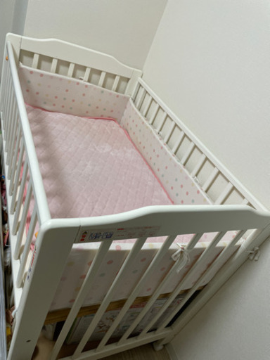 カトージ　ベビーベッド　ホワイト