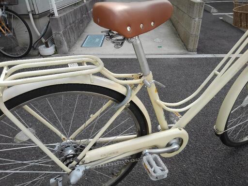 中古自転車２２２１　前後タイヤ新品！　ブリヂストン　カジュナ　CS6TP4  ２６インチ　３段ギヤ　LEDオートライト