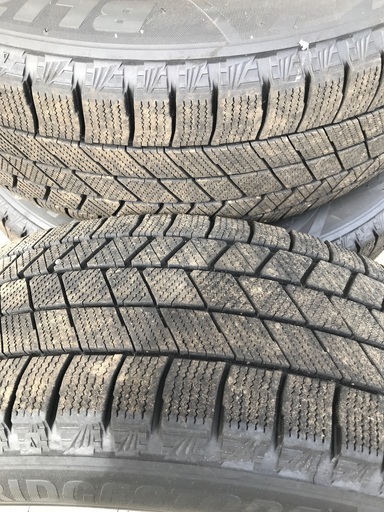 スタットレスタイヤ　215/60R17