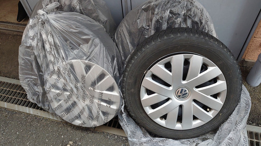 P.C.D110　15インチ　スチールホイール・ホイールキャップ・スタッドレスタイヤ4本セット