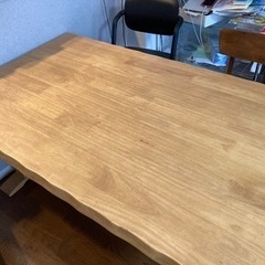 ダイニングテーブルの画像
