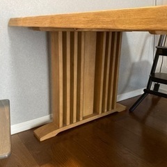 ダイニングテーブルの画像