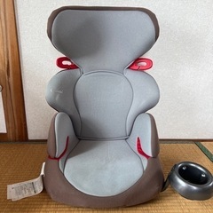ジュニアシート　combi（灰色）