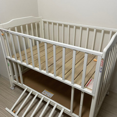 カトージ　ベビーベッド　ホワイトの画像