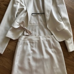 一度着用　スーツ　9号の画像