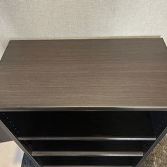 ダークブラウン　本棚の画像