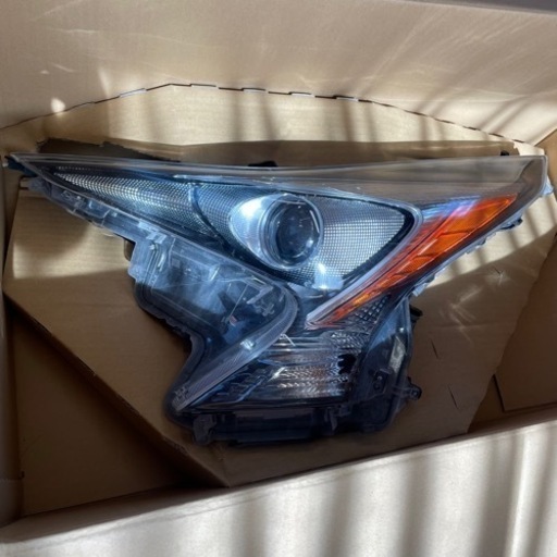 プリウス 50前期 ヘッドライト 片方のみ