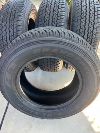 ダンロップタイヤ　　　　　ハイラックス純正265/65r17  バリ溝