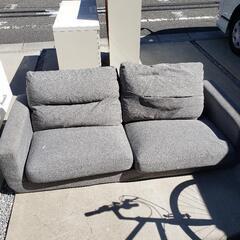 【近隣は送料無料】2人掛けソファ　グレー 布製