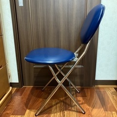 折りたたみパイプ椅子　の画像