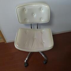 【無料・差し上げます】椅子/チェア レザーホワイトの画像