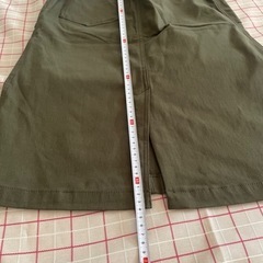 新品未着　ワークマン  ウィモーション ベーカースカートS カーキの画像