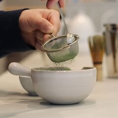 点てたてのお抹茶が話題の築地のマッチャスタンド！白基調の綺麗な店内でのお仕事です【経験・国籍不問】の画像