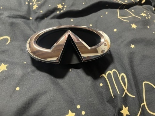 V36 SKYLINE セダン 後期 フロントグリルINFINITYエンブレム