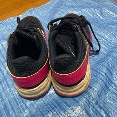 adidas子供用シューズの画像