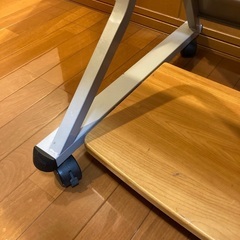 パソコンデスクの画像