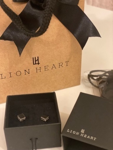 ピアス lion heart