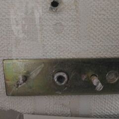 潰れたネジ穴のネジを取り外してくれる方