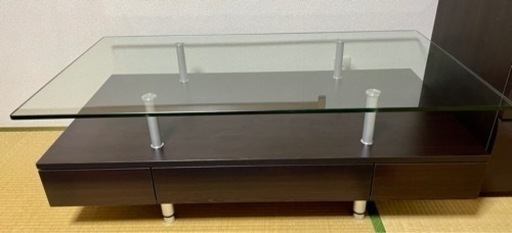 ニトリ　ガラステーブル　綺麗です。