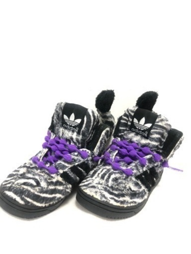 adidas スニーカー　13.5cm