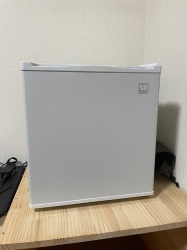冷蔵庫　ミニバー　小型冷蔵庫