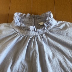 ユニクロ　薄紫　フリル　の画像