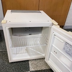 ジャンク品、１ドア冷蔵庫の画像
