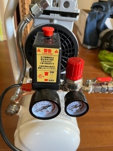 静音エアーコンプレッサー8L