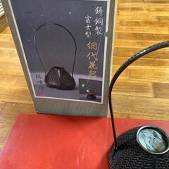 花器　瑞峰作　鋳銅製　琉球漆器の板と一緒に