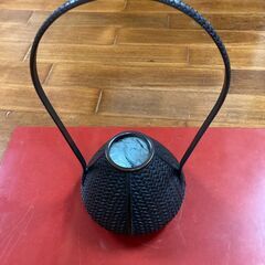 花器　瑞峰作　鋳銅製　琉球漆器の板と一緒にの画像