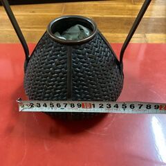 花器　瑞峰作　鋳銅製　琉球漆器の板と一緒にの画像