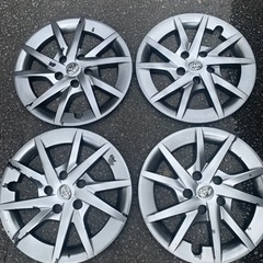 プリウスα ホイルキャップ　4枚