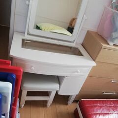 ドレッサー　白