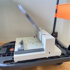 手動裁断機 裁断幅A4タテ プラス PLUS PK-513L 10回程度使用！の画像