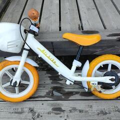 ペダルなし自転車女の子