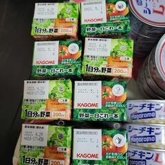 野菜ジュースと缶詰めまとめての画像