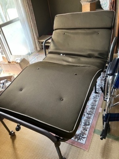 介護用電動ベッド　車いす