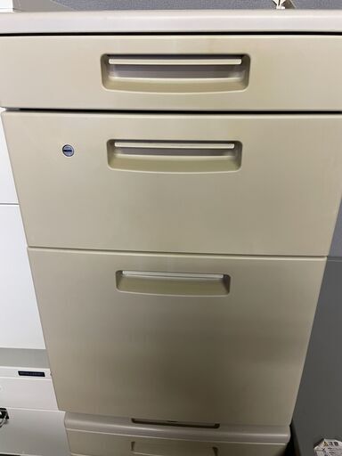 値下げしました！【群馬県内無料配送します】KOKUYOサイドキャビネット　ワゴン　在庫2台