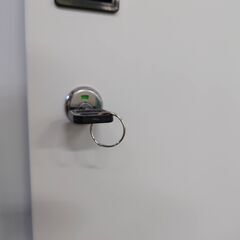 【愛品倶楽部柏店】スマイル　4人用ロッカー　鍵付きの画像